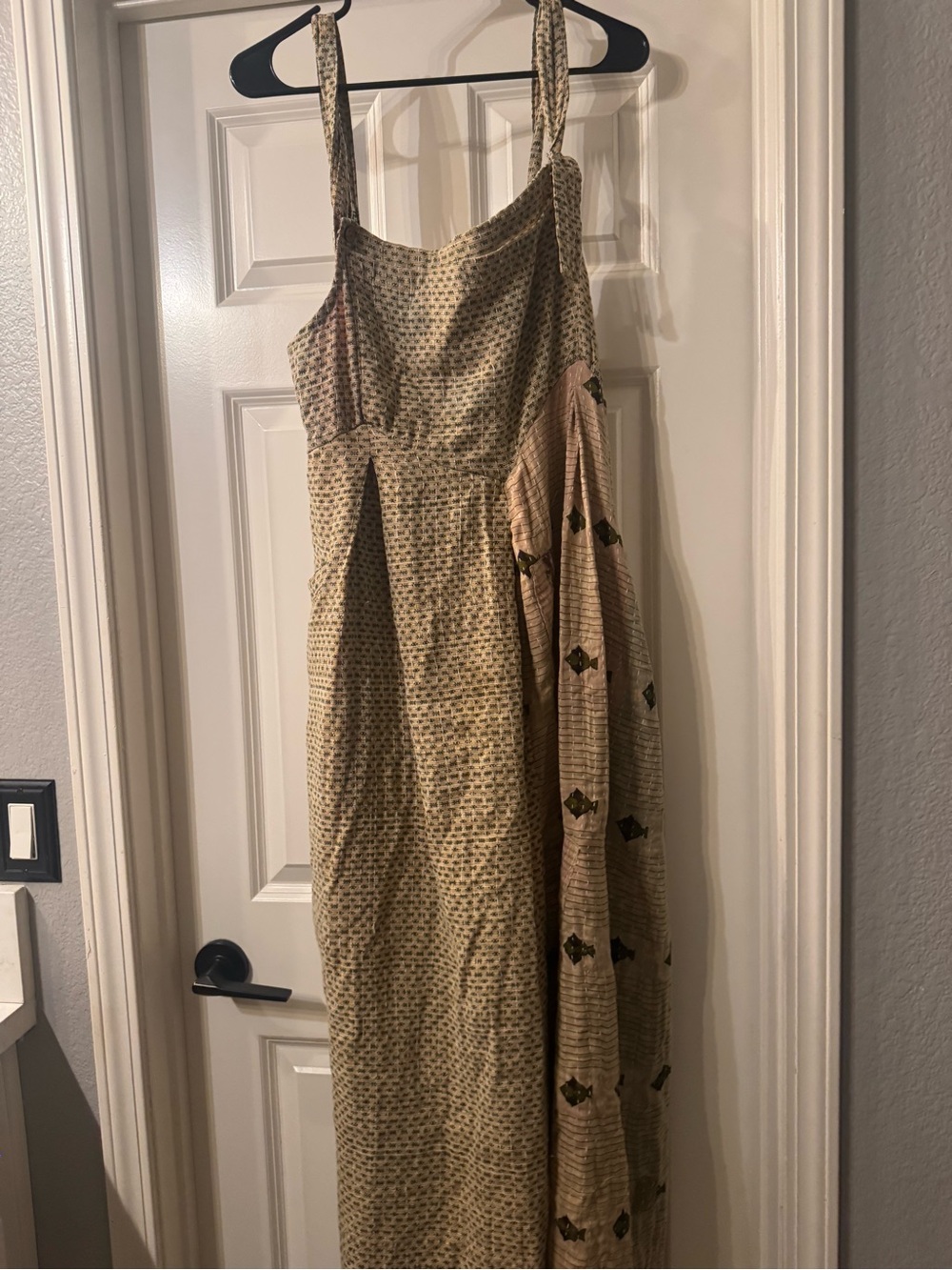 Beige & Peach Sleeveless Printed jumper.